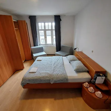 Δωμάτια σε οικογενειακή κατοικία R24, Rose House Λιουμπλιάνα