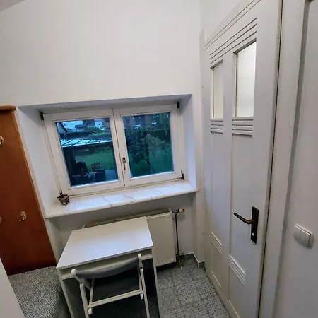 R24, Rose House Λιουμπλιάνα