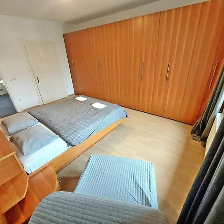 Δωμάτια σε οικογενειακή κατοικία R24, Rose House