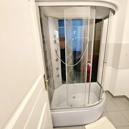 Pansiyon R24, Rose House Ljubljana