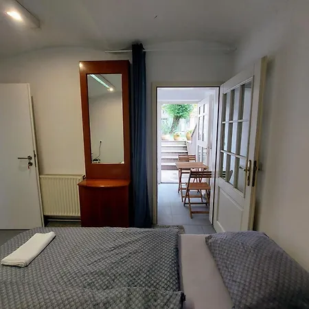 Pansiyon R24, Rose House